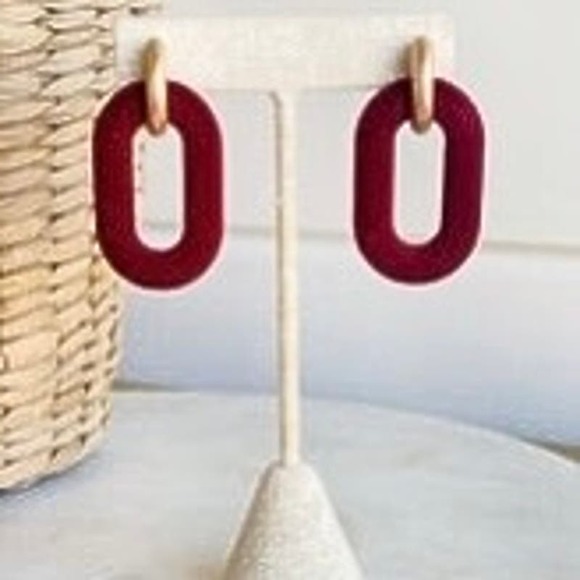 Boutique Jewelry - NWT / Bella Velvet Earrings / Gold Tone Drop Earrings
